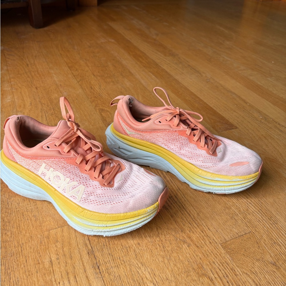 Hoka women’s 9.5 Bondi 8